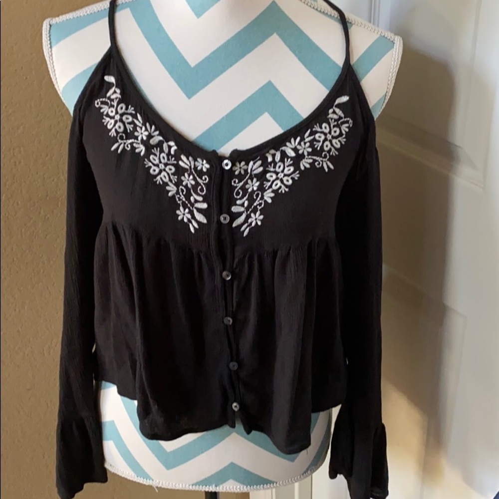 ❤️❤️Hollister Black Embroidered Top**